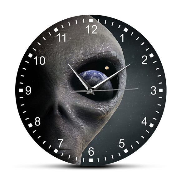 Espace extra-atmosphérique planète Alien horloge murale Extraterestrial Alien regardant la terre moderne montre murale pendaison horloge soucoupe homme Gag cadeau